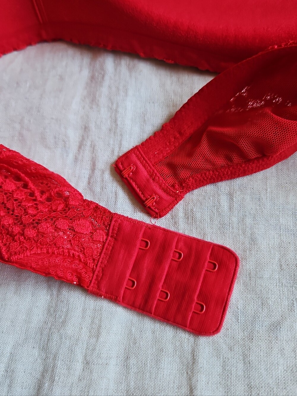 Victoria's Secret Red Lace Lined N-Wire Padded Bra Size 40D - Picture 10 of 12